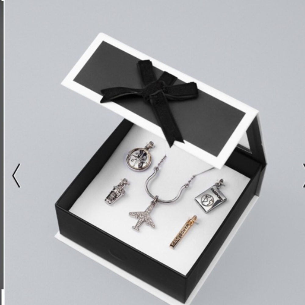 WHBM Traveler at Heart Charm Necklace Set